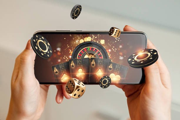 Người chơi trải nghiệm slot online nổ hũ trên điện thoại Android tại Việt Nam